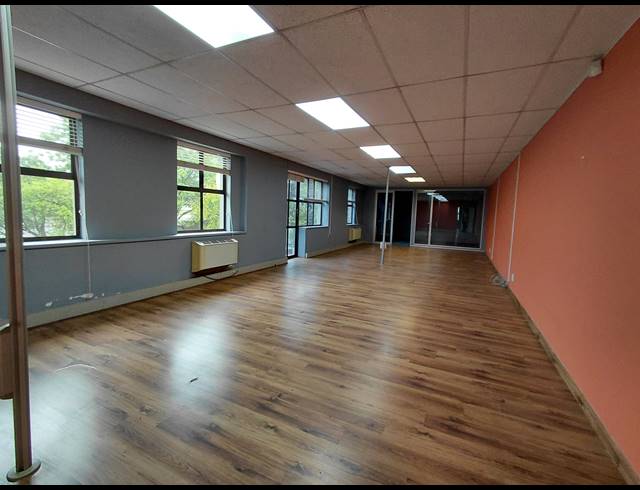 230M² OFFICE TO LET IN EPSOM DOWNS
